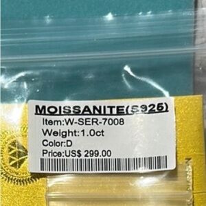 925 Moissanite Stud Earrings in Teal Pouch